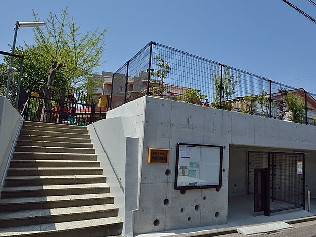 戸塚第二幼稚園 350m 「子供が主役・家族で楽しむ」をモットーに、子供達が健康で健やかに育つよう見守っています。