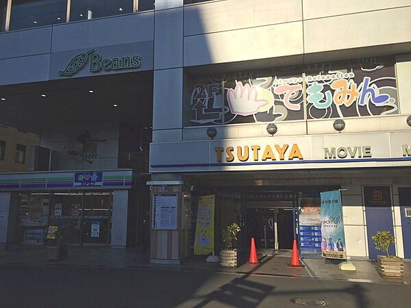 ビーンズ保土ヶ谷　750m　スーパー、コンビニ、ビデオレンタルショップ、とんかつ店にカフェ、飲食店やクリニックも入っています。
