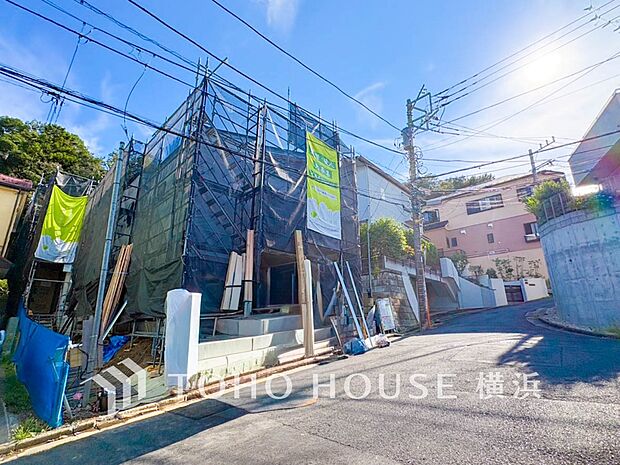 お住まいの顔となる玄関。住まう方のプライドを満たすクオリティを備えています。(2026年8月撮影)