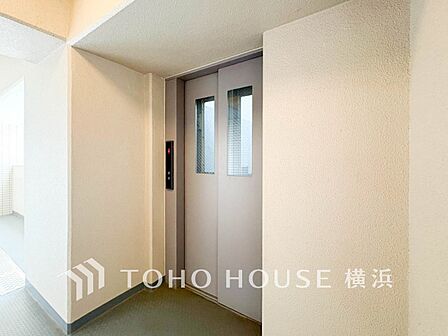 大きな荷物やお買い物帰りの重い荷物にも安心のエレベーター。