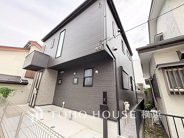 お住まいの顔となる玄関。住まう方のプライドを満たすクオリティを備えています。