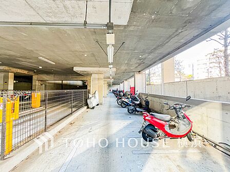 バイク置き場も完備してます。