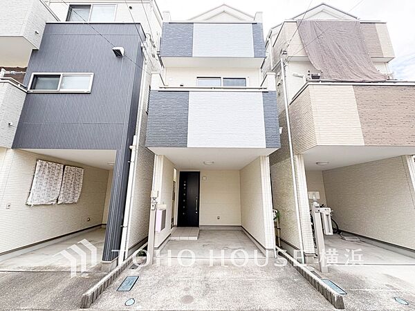 お住まいの顔となる玄関。住まう方のプライドを満たすクオリティを備えています。