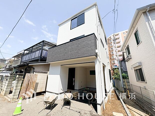 お住まいの顔となる玄関。住まう方のプライドを満たすクオリティを備えています。