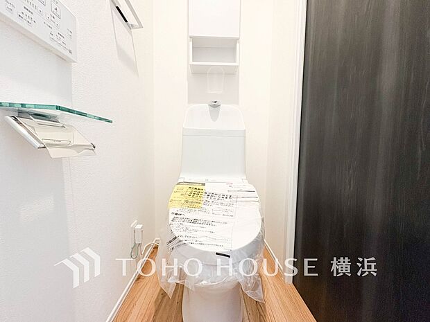 清潔感溢れるトイレ。落ち着いた空間で安らぎのひとときをお過ごしいただけます。