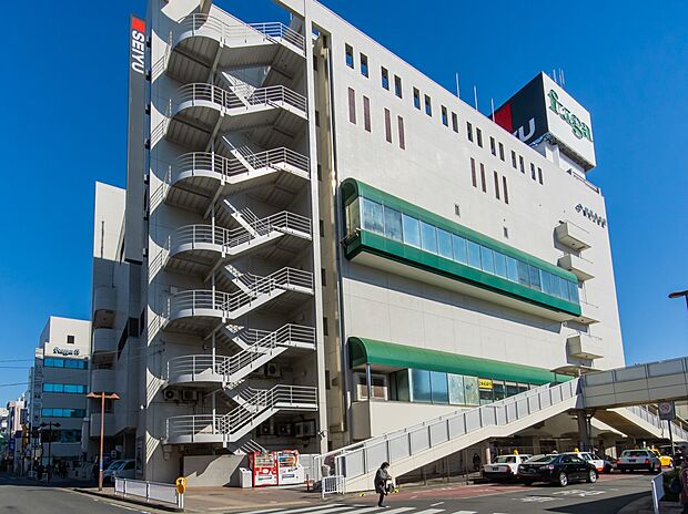 西友鶴見店 550m 食料品やお惣菜、日用品、衣料品など豊富な品揃え。駅前で夜遅くまで営業しているので便利です。
