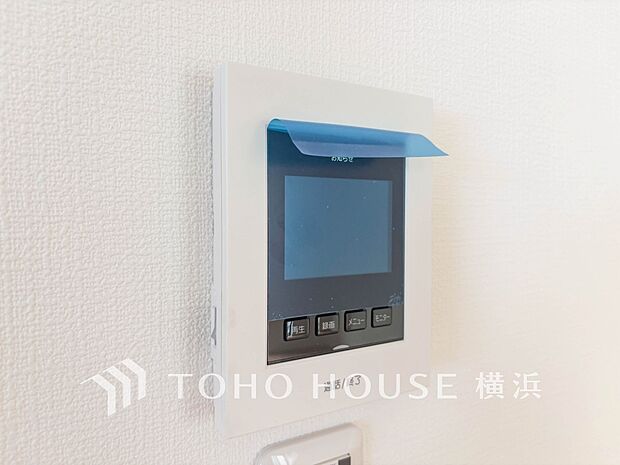誰が来てもわかる様にモニター付きインターホンを設置。快適と安らぎを合わせた優しい設計。