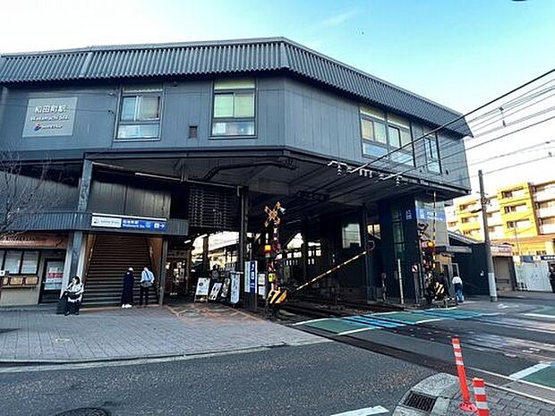 相鉄線「和田町」駅 1800m 横浜駅までの所要時間は約11分。横浜国立大学の最寄り駅の1つで学生街となっています。