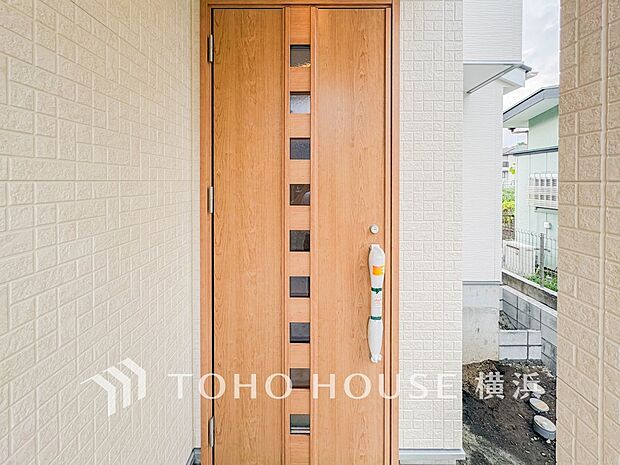 お住まいの顔となる玄関。住まう方のプライドを満たすクオリティを備えています。