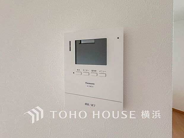 誰が来てもわかる様にモニター付きインターホンを設置。快適と安らぎを合わせた優しい設計。