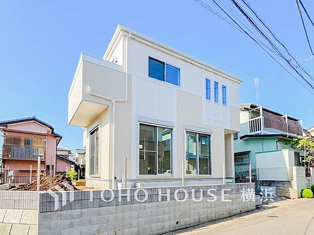 爽やかな青空の下に贅沢なほどに降り注ぐ陽光、豊かな居住性と、クオリティが見事に調和した住空間。
