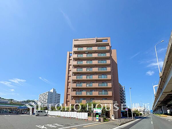 生活利便に優れた住環境に立地し、ゆとりある生活が送れます。