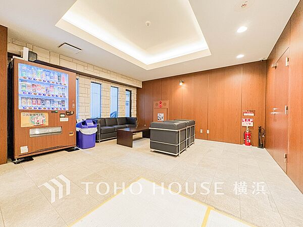 外と内をつなぐエントランスロビーは、格調ある雰囲気を漂わせた上質な空間。