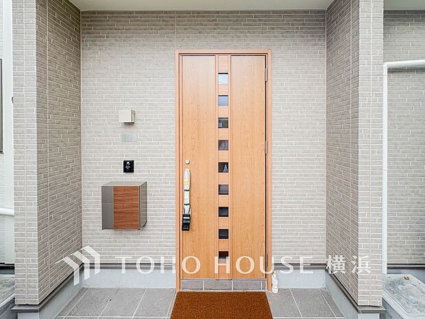 お住まいの顔となる玄関。住まう方のプライドを満たすクオリティを備えています。