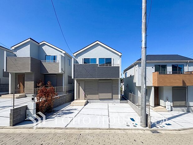 爽やかな青空の下に贅沢なほどに降り注ぐ陽光、豊かな居住性と、クオリティが見事に調和した住空間。