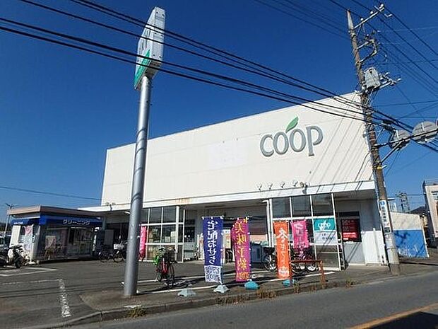 ユーコープ萩丸店 1000m コープ商品、産直・産地指定商品をはじめ、生鮮品から日用雑貨まで取り扱っています。