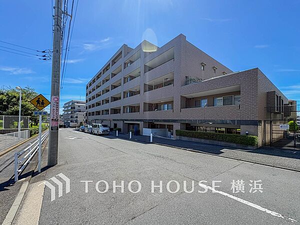 生活利便に優れた住環境に立地し、ゆとりある生活が送れます。