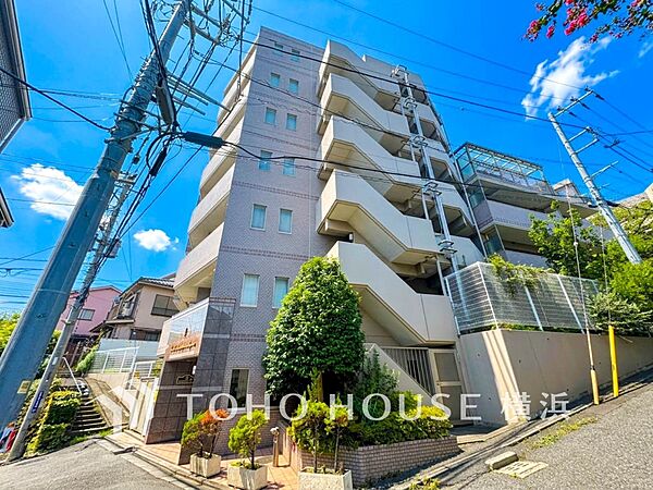 生活利便に優れた住環境に立地し、ゆとりある生活が送れます。