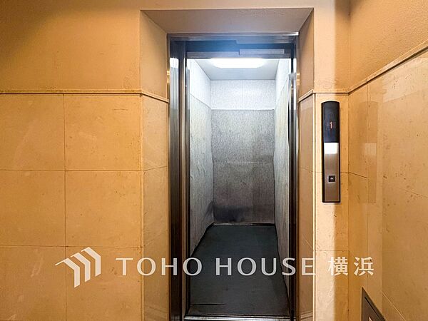 大きな荷物やお買い物帰りの重い荷物にも安心のエレベーター。