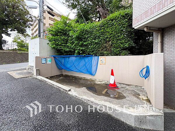 共同ごみ置き場。管理体制の行き届いた共同ごみ置き場はいつもきれいにされています。