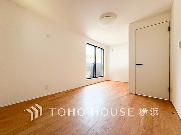 心地よい光と風があふれています。プライベートな自分時間を快適に過ごせるお部屋。