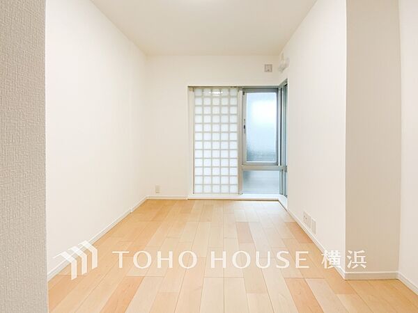 心地よい光と風があふれています。プライベートな自分時間を快適に過ごせるお部屋。