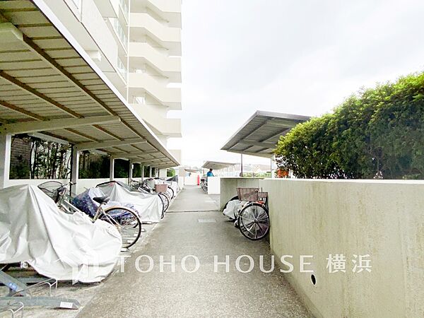 バイク置き場も完備してます。