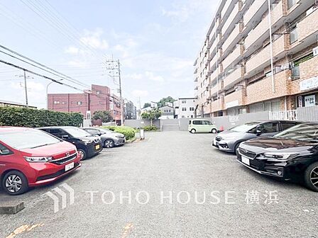 敷地内駐車場(空き状況はお問い合わせください)。