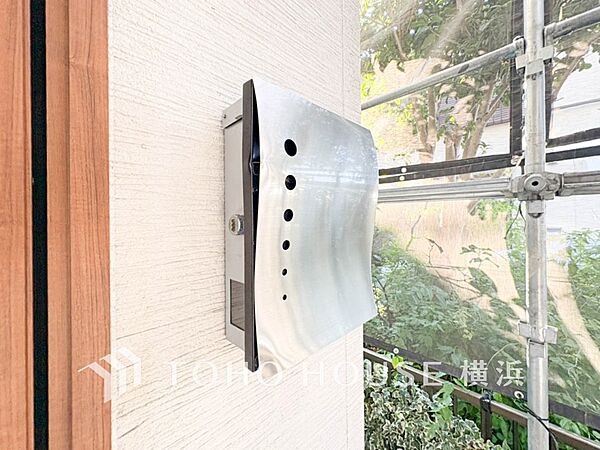 スタイリッシュな外観に見合う、オシャレなポスト。毎朝新聞を受け取るのも楽しみになりそう。