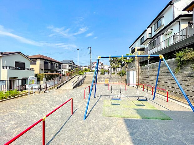 立野第一公園 93m 住宅街に立地する見通しの良い公園。徒歩1分の距離は、毎日のお子様の遊び場にもお勧めです。