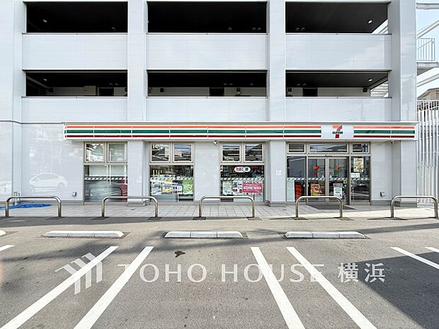 セブンイレブン横浜栗木1丁目店 500m 24時間営業。近くにあるとちょっとした買い物にも便利ですね。