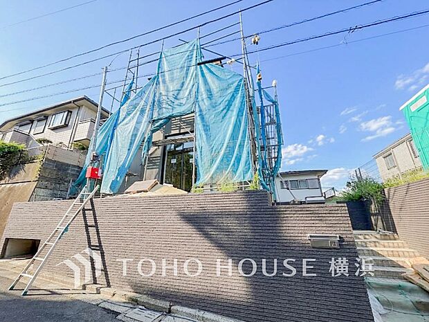 表現された空間は豊かな光と風を纏い、暮らしの時間を豊かにしてくれます。（2026年8月撮影）