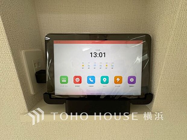誰が来てもわかる様にモニター付きインターホンを設置。快適と安らぎを合わせた優しい設計。
