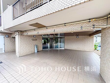 帰宅されるご家族や訪れる方を優しく迎え、安らぎに満ちた生活空間を予感させてくれます。