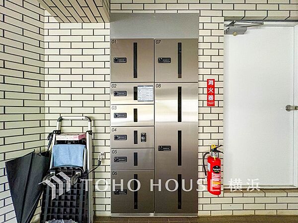 普段留守がちなご家族にも安心な宅配ボックスを完備。再配達を頼む手間を省ける嬉しい設備です。