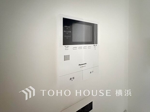 誰が来てもわかる様にモニター付きインターホンを設置。快適と安らぎを合わせた優しい設計。