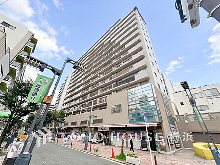 生活利便に優れた住環境に立地し、ゆとりある生活が送れます。