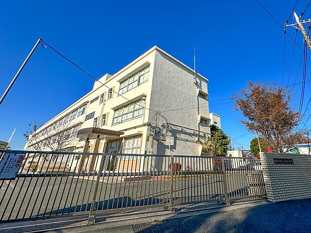 横浜市立今宿小学校 280m 徒歩4分。小学校が近いのは子育てファミリーにもおすすめのポイント。