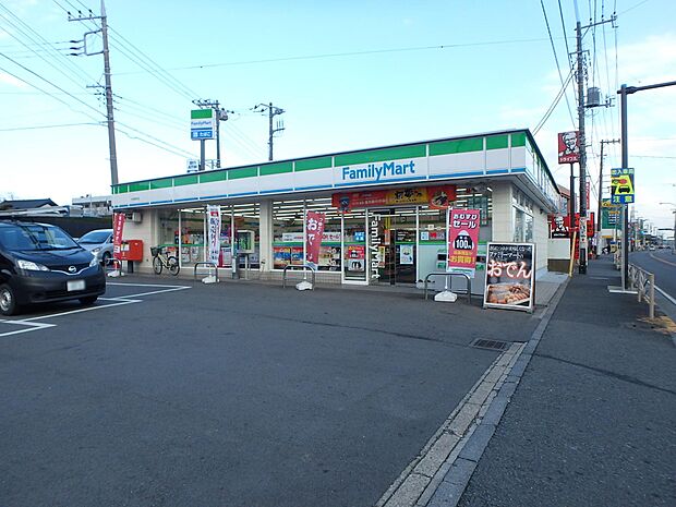ファミリーマート今宿東町店 750m オリジナルブランド商品やホットスナック・コーヒーも人気です。