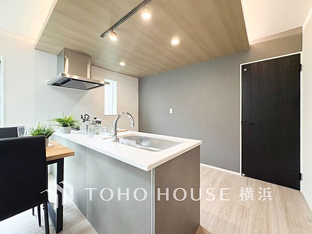 ご家族やお客様との時間など、多くの時を刻む空間。
