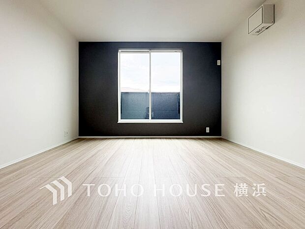 心地よい光と風があふれています。プライベートな自分時間を快適に過ごせるお部屋。