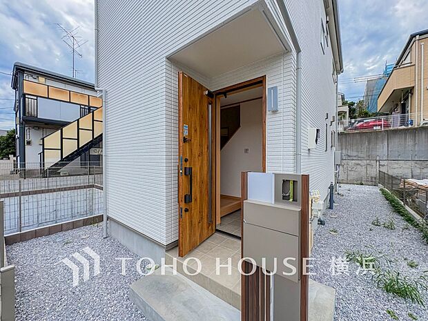 お住まいの顔となる玄関。住まう方のプライドを満たすクオリティを備えています。