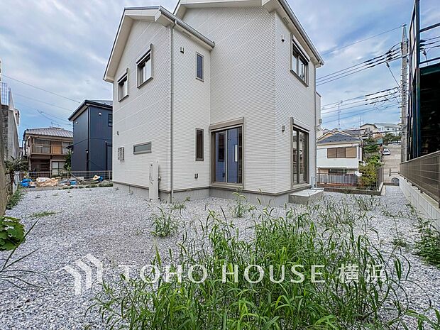 ガーデニングで色とりどりの草花を綺麗に飾ればより一層華やかな空間になります。