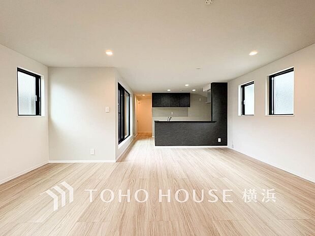 落ち着いた雰囲気に包まれた伸びやかな空間で、ゆったりと家族団らんの時間を過ごせます。