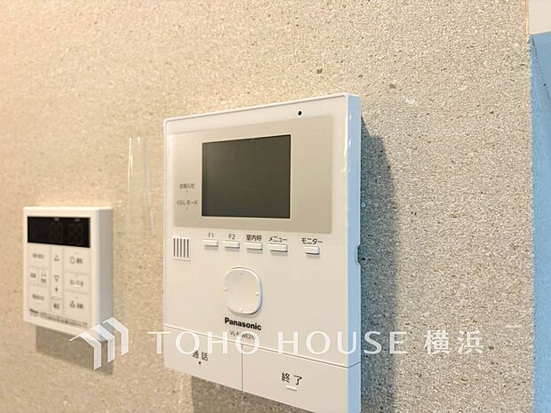 誰が来てもわかる様にモニター付きインターホンを設置。快適と安らぎを合わせた優しい設計。 