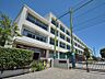 周辺：横浜市立新吉田小学校　900m　徒歩12分。小学校が近いのは子育てファミリーにもおすすめのポイント。 