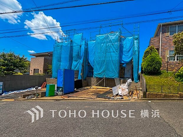 お住まいの顔となる玄関。住まう方のプライドを満たすクオリティを備えています。(2026年9月撮影)