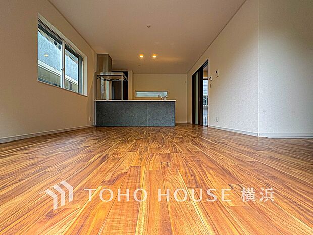 和やかで洗練された空間の演出。寛ぎとコミュニケーションを育む居心地のよい場所。