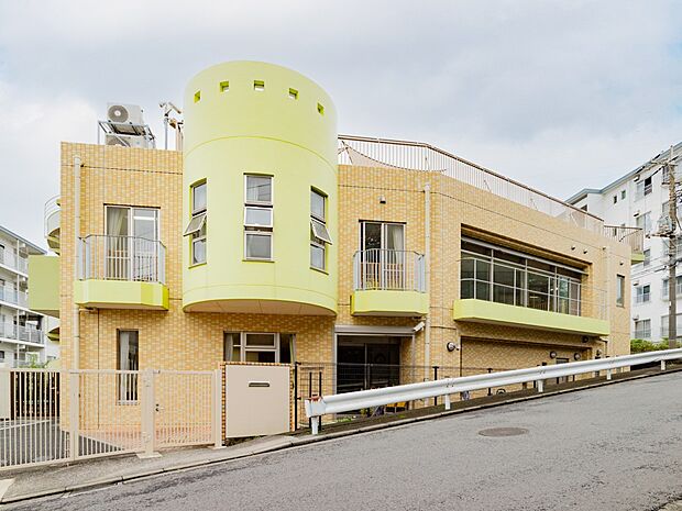 エミールの森ひばり保育園 260m 定員40名程度の小規模な保育園ですが、踊場駅から約600mの立地は、働くご両親には便利な距離。
