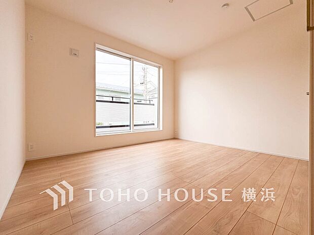 心地よい光と風があふれています。プライベートな自分時間を快適に過ごせるお部屋。